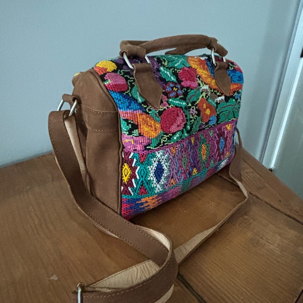 Handmade Embroidered Handbag. - Picture 3 of 5